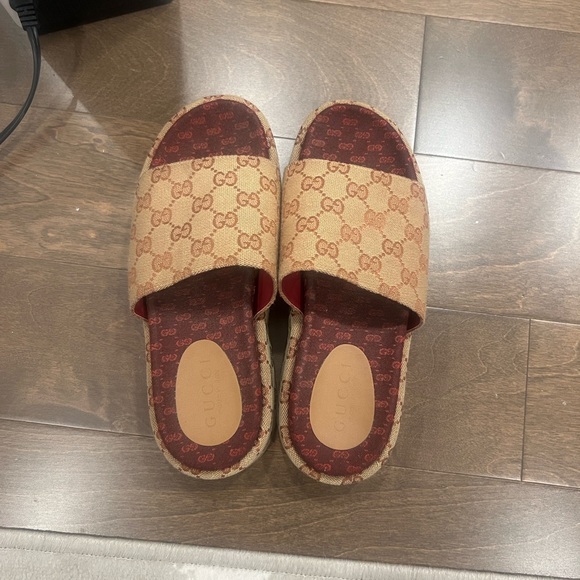 GG  Women's Tan and Burgundy Slide Sandals - Picture 6 of 6